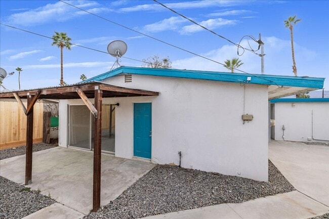 Building Photo - 3 Bed / 2 Bath Home with Two-Car Garage, Laundry and a Storage Shed/Work Space