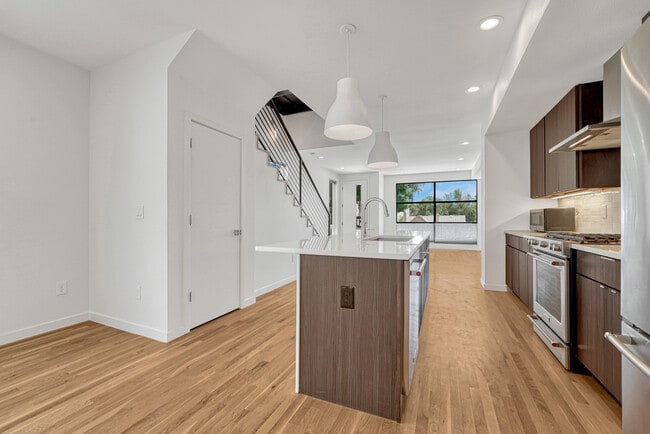 Building Photo - 1231 Newton St