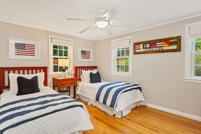 Building Photo - 25 Embassy St