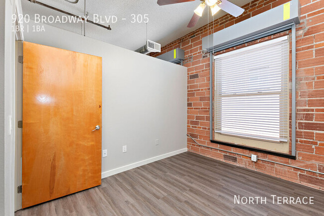 Building Photo - ? Trendy 1BR Loft in the Heart of Downtown...