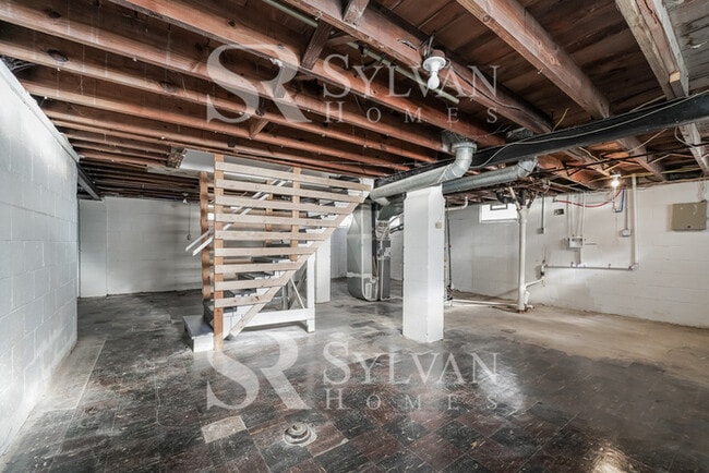 Building Photo - Cute, cozy and comfortable