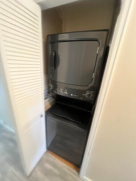Washer/Dryer - 875 36th St