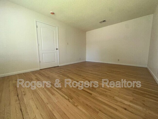 Building Photo - 2663 Westberry Dr