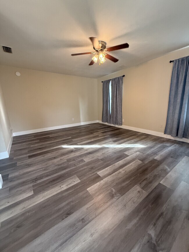 Building Photo - 1949 Arlington Arch Dr