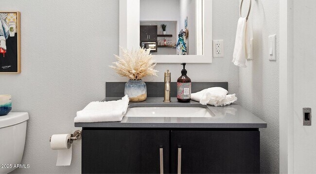 Building Photo - 6025 W Thomas Rd