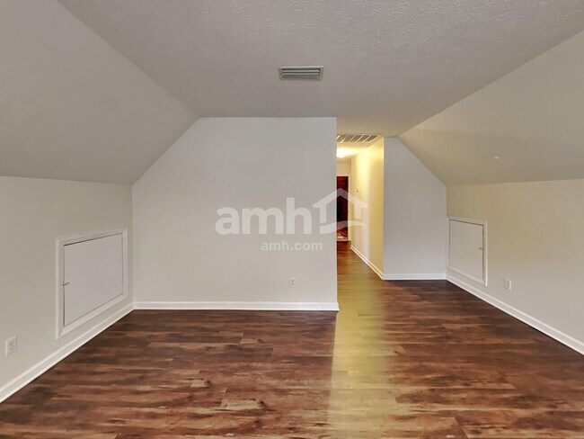 Building Photo - 302 Alexis Dr