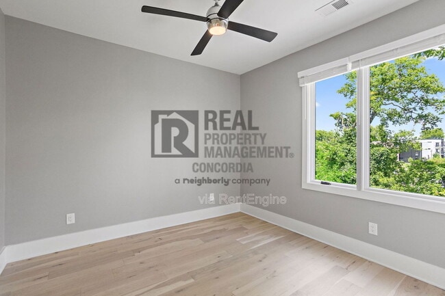 Building Photo - 1242 2nd Ave S