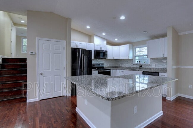 Building Photo - 9321 Kenbrooke Ct