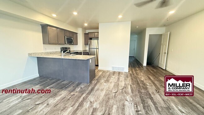 Building Photo - Herriman Townhouse
