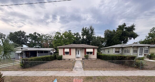 Building Photo - 2929 4th Ave S