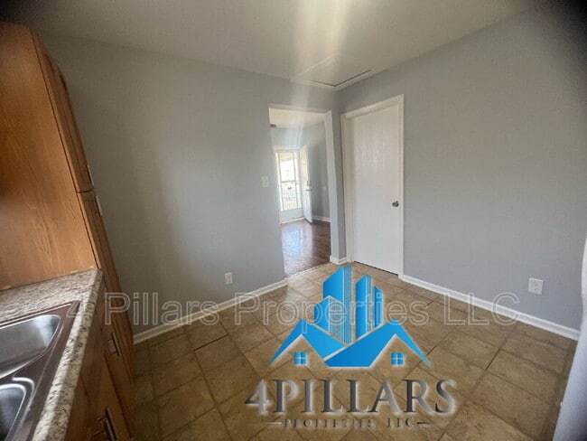 Building Photo - 2612 Vine Ct