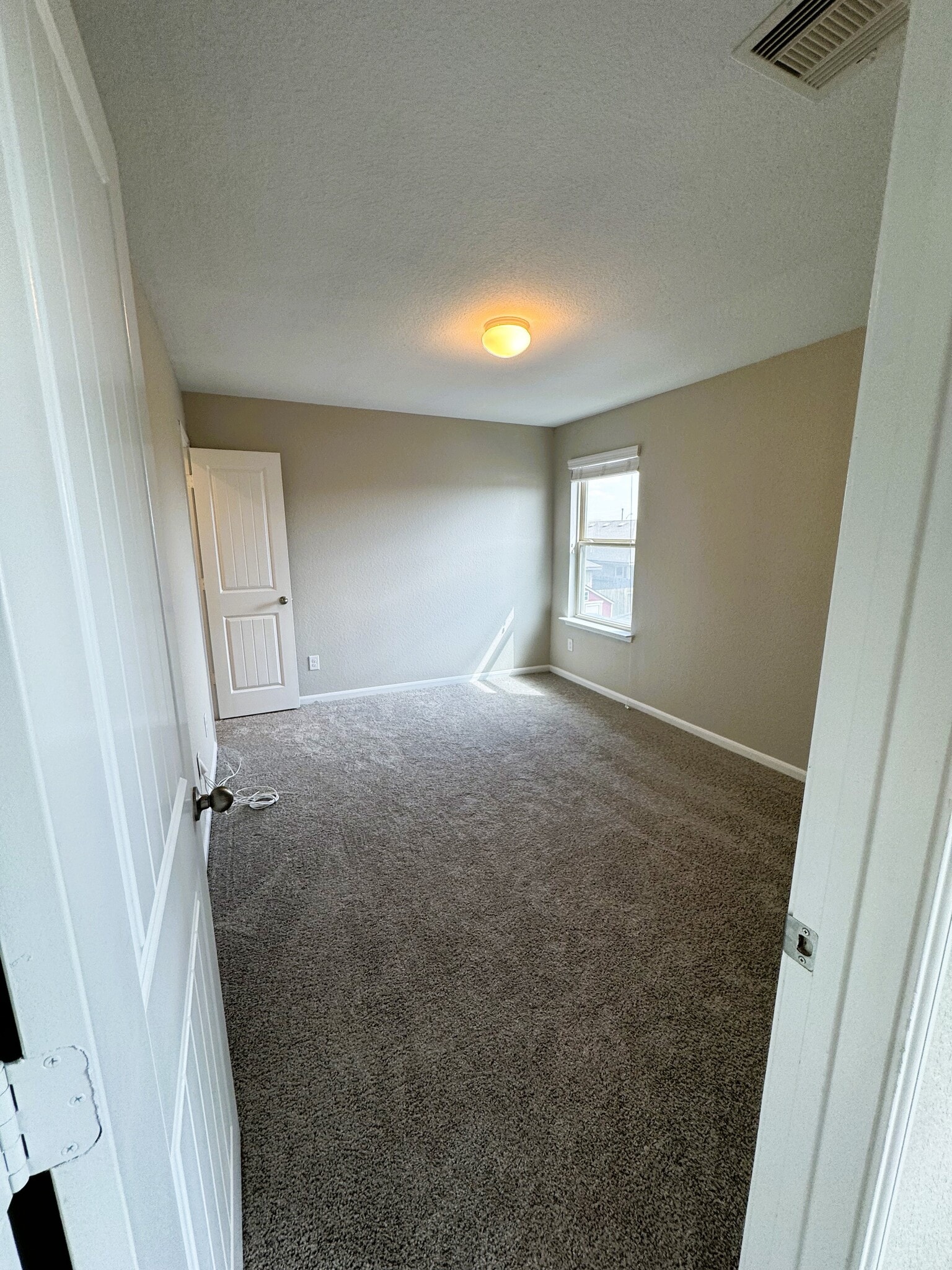 Building Photo - 615 Calm Ct