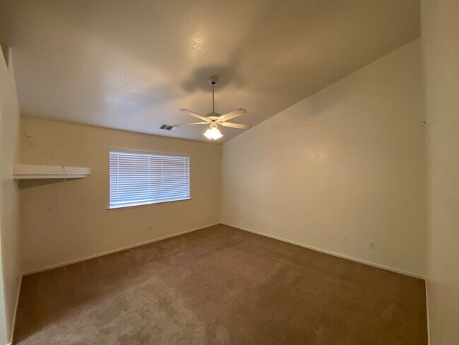 Building Photo - Coming soon, Beautiful Home located SE Visalia!