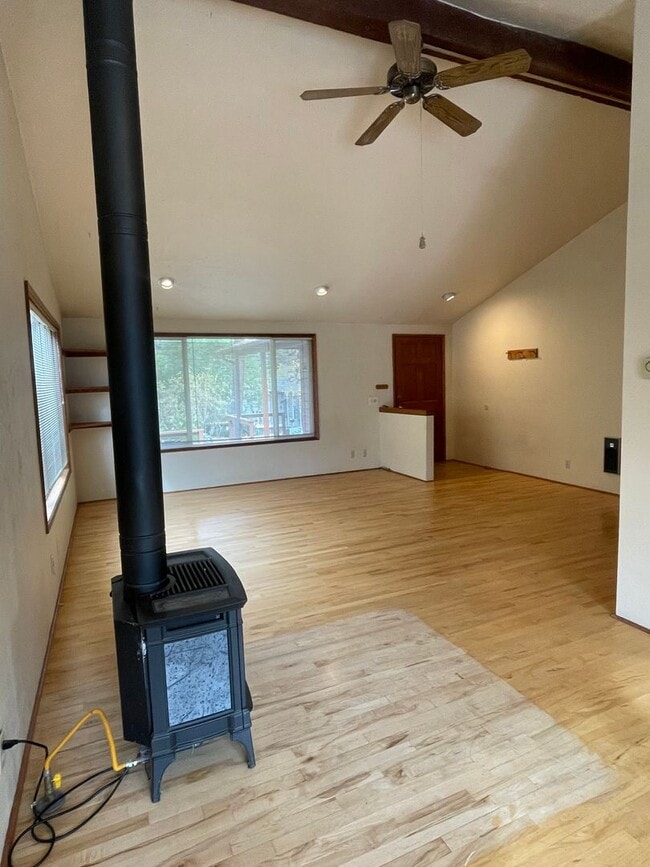 Building Photo - NW BEND Bungalow