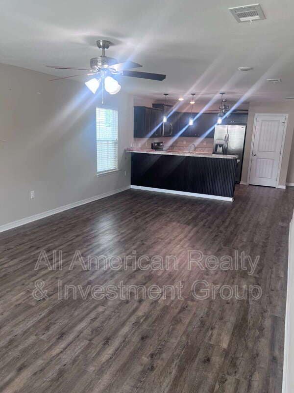 Building Photo - 426 Eisenhower Dr