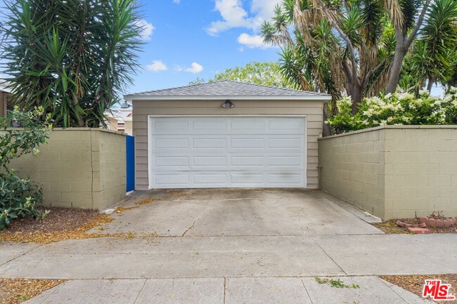 Building Photo - 3972 Keeshen Dr