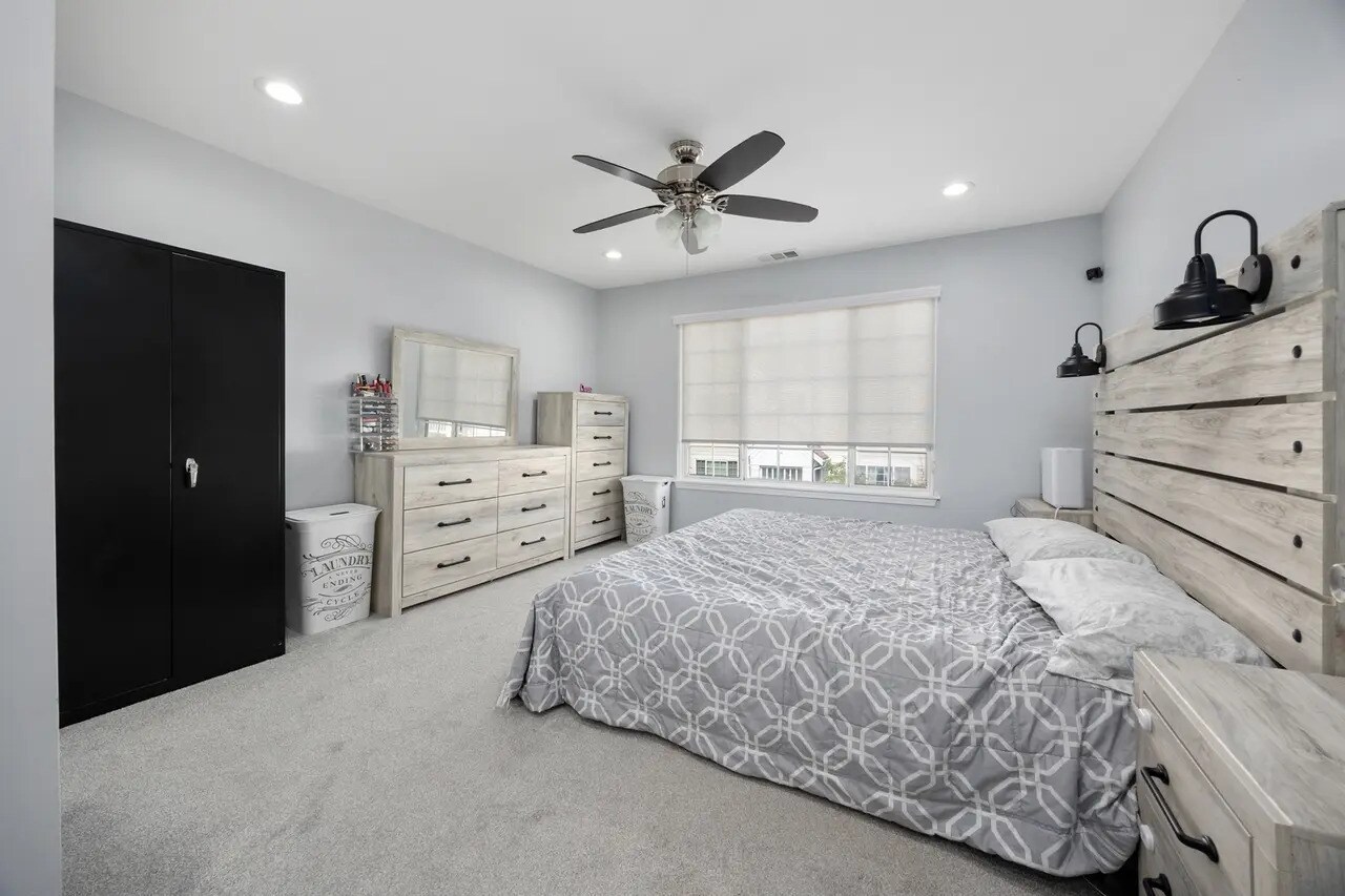 Building Photo - 9411 Harrison St