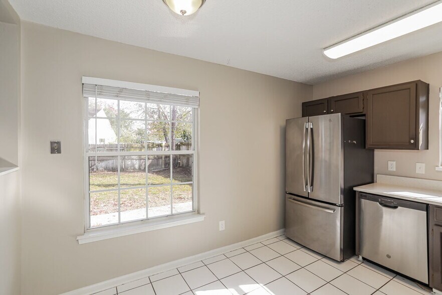 Building Photo - 8051 Mactavish Way W