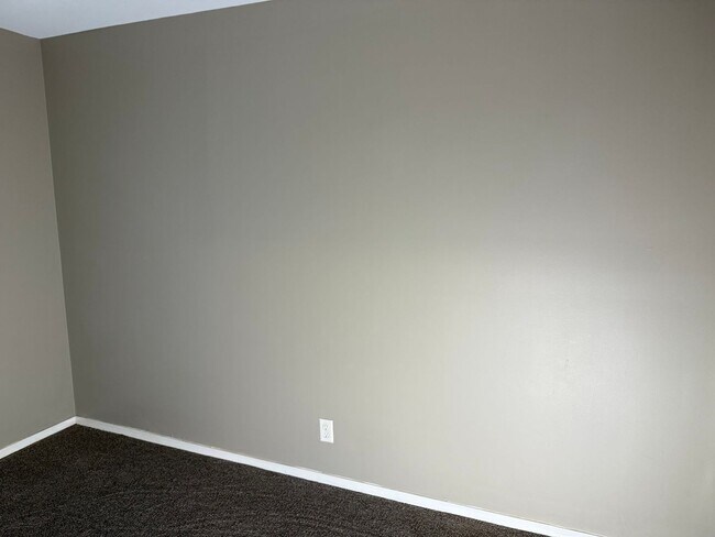 Building Photo - COMING SOON: Stunning 2-Bed/1 Bath Duplex ...