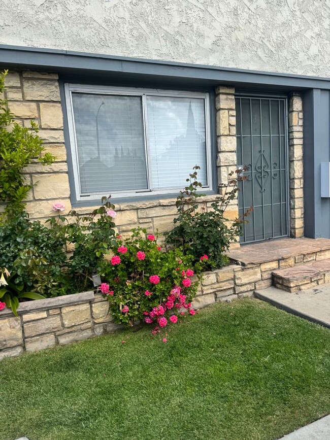 Primary Photo - 1 BDRM, 1 BA WITH PARKING (PICTURES COMING...