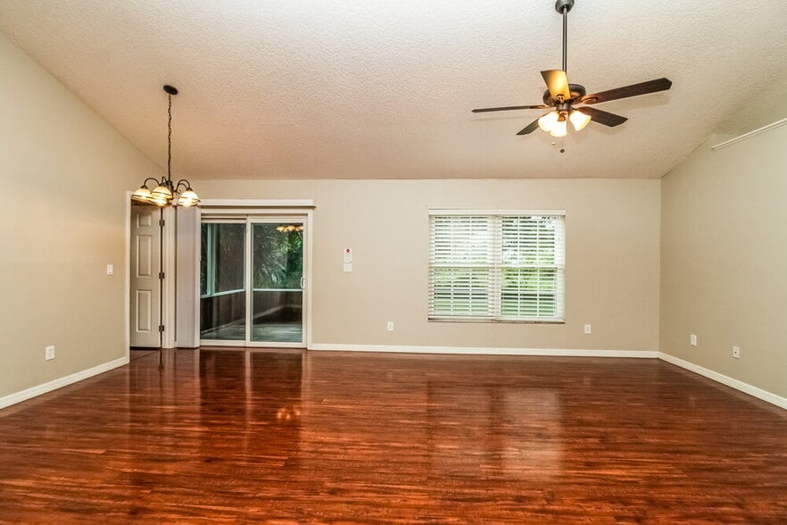 Building Photo - 1215 Creek Woods Cir