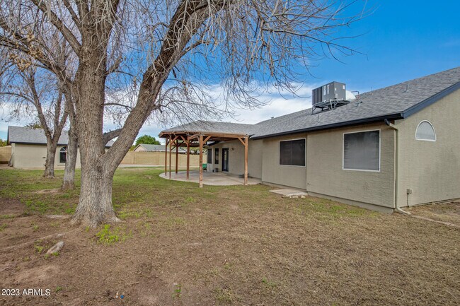 Building Photo - 8844 W Cavalier Dr
