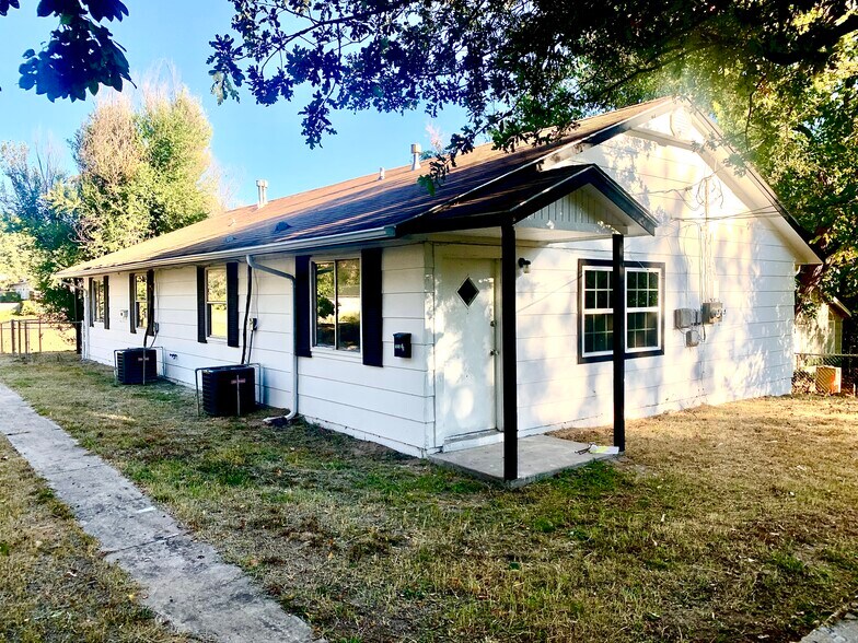 Building Photo - 1016 N Roosevelt Ave