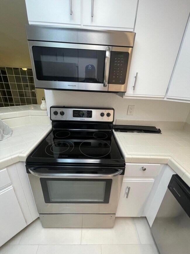 Building Photo - 2700 Lawrence Crossley Rd