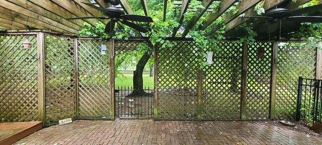 Building Photo - 5049 Babbitt Rd