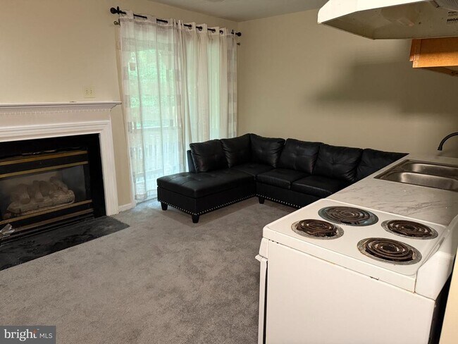 Building Photo - 853 Faraway Ct
