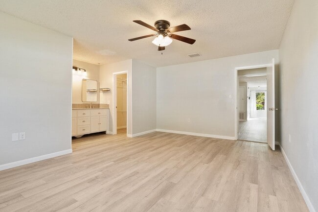 Building Photo - Great Cul-De-Sac Location in Fort Walton B...