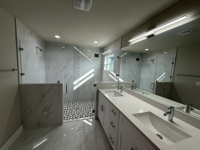 Building Photo - 3207 36th St SW