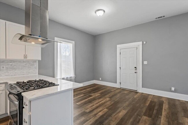 Building Photo - 2046 Courtland Pl