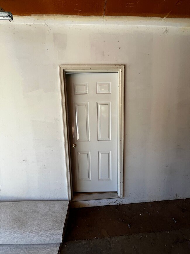 Building Photo - Beautiful 6 Bedroom/4 Bathroom in Centerville