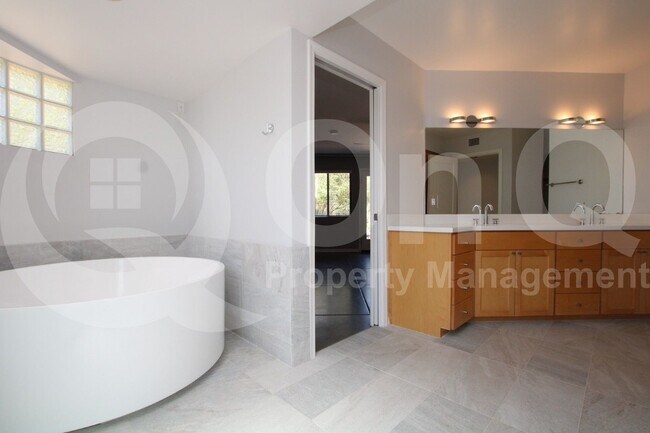 Building Photo - 5844 E Carefree Mountain Dr