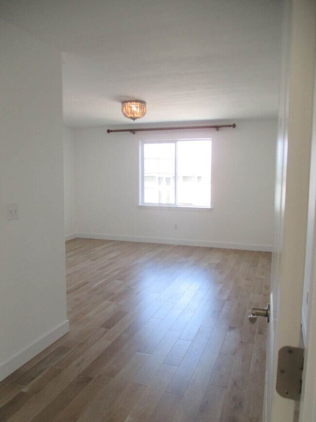 Building Photo - Charming 4-Bedroom, 3-Bath Home