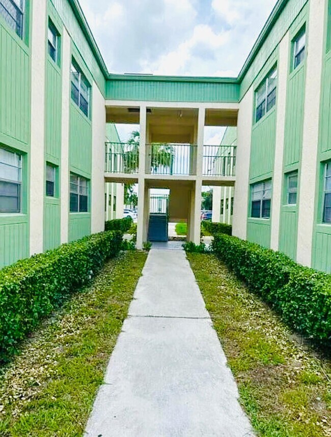Building Photo - 4147 NW 90th Ave