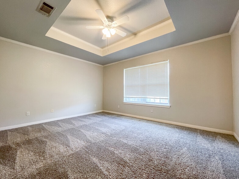 Building Photo - 10145 Valencia Dr