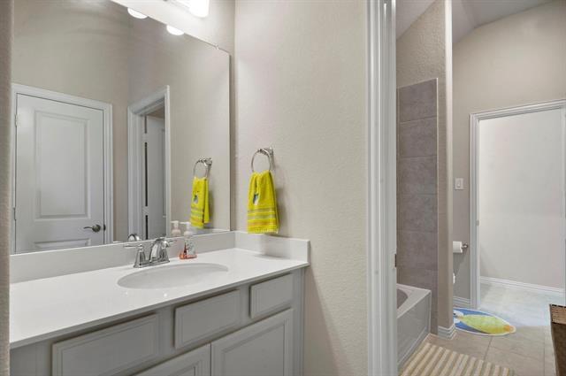 Building Photo - 2124 Dublin Ct