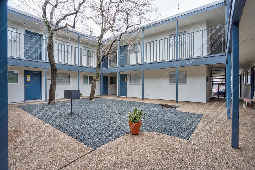 Building Photo - 3138 Manor Rd