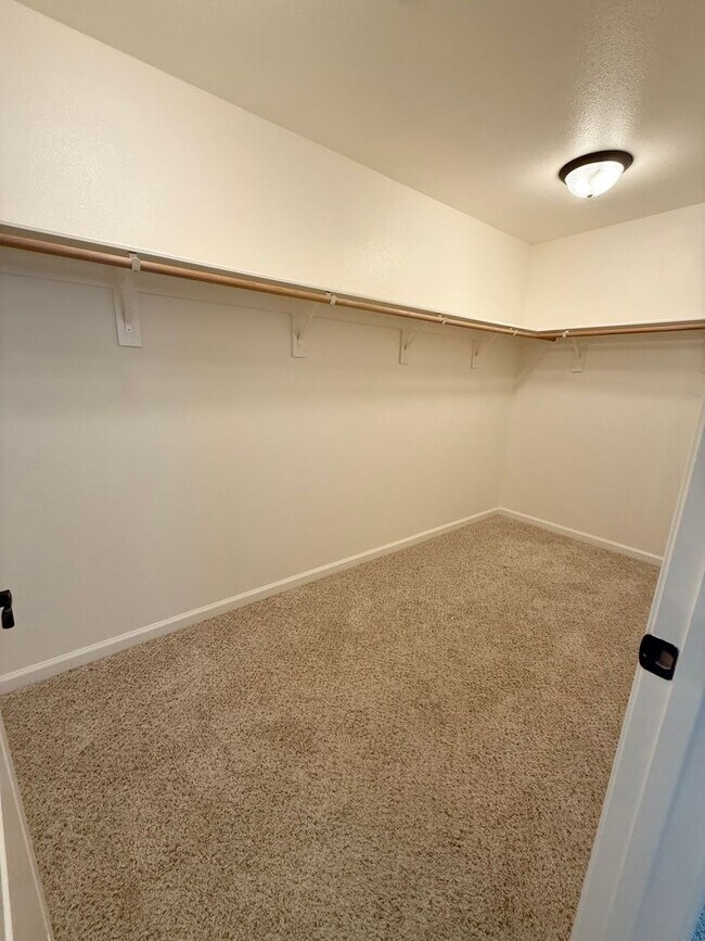 Building Photo - Move In Ready 3 Bed 2.5 Bath!!!