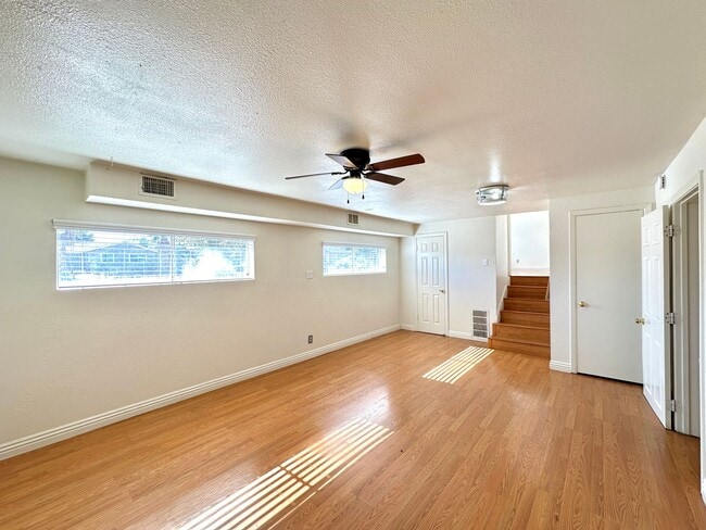 Building Photo - CHARLESTON HEIGHTS