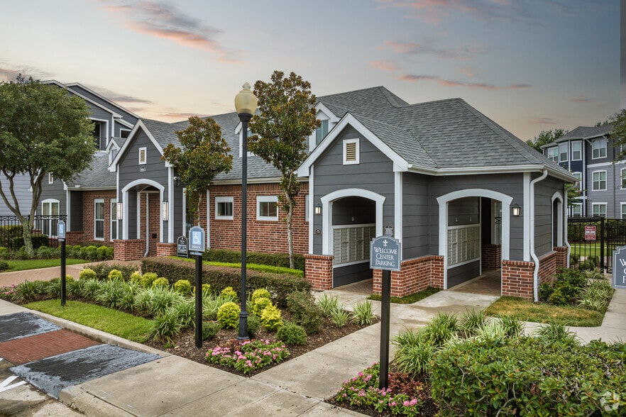 Crossings at Hillcroft 13960 Hillcroft St Houston TX 77085