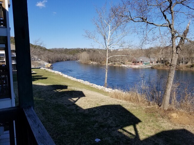 Building Photo - I Bedroom 1 Bath Apartment on Lake Taneycomo in Branson , MO