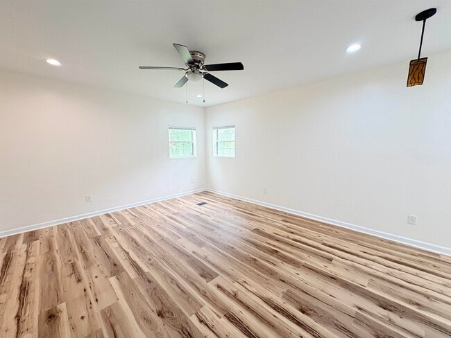 Building Photo - 212 Barbourville Dr