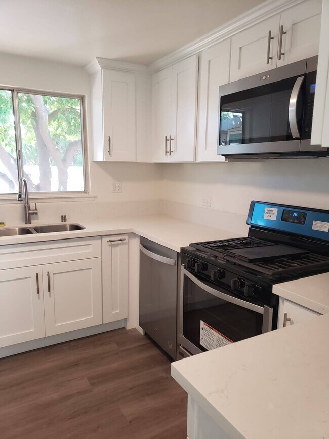 Building Photo - 1907 Clover Way