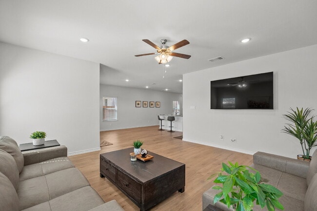 Building Photo - Beautiful 4 Bedroom Home in Spiritas Ranch Near Lake Lewisville