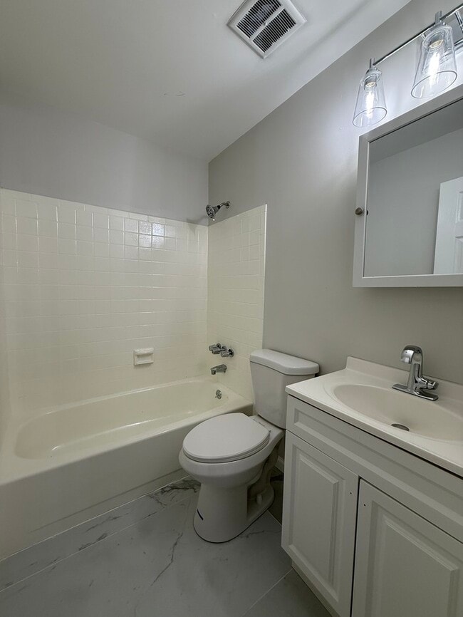 Building Photo - 440 Tall Oak Ln