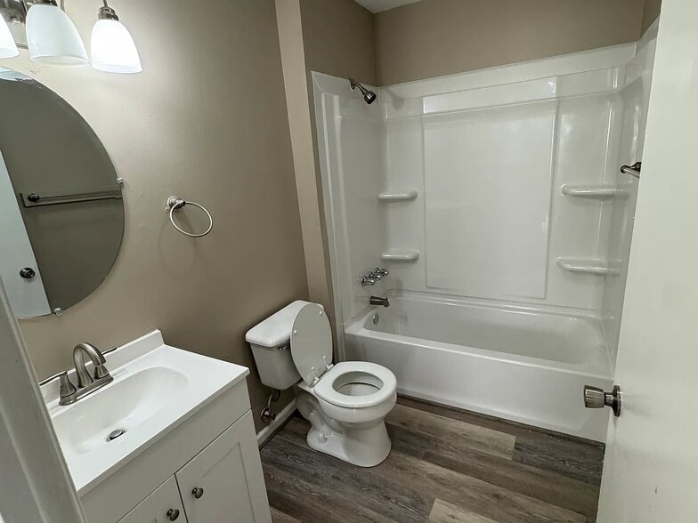 Building Photo - 410 Burkemont Ave