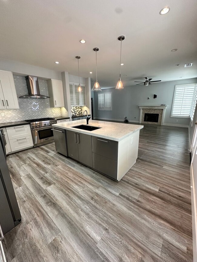 Building Photo - Spacious Living with Room to Grow